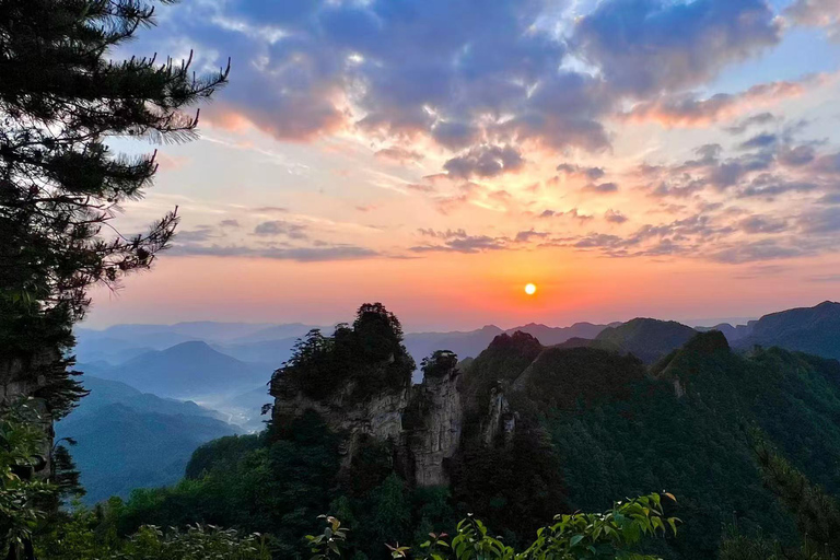 Zhangjiajie: Sunrise experience with Pickup and Hotel Stay