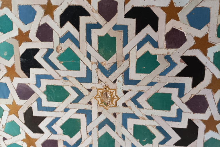 Granada: Alhambra, Alcazaba, and Nasrid Palaces Tour GRANADA. Alhambra with Nasrid palaces, Generalife, Alcazaba