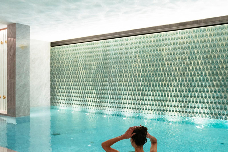 Porto: Relaxing by the pool, sauna and steam room
