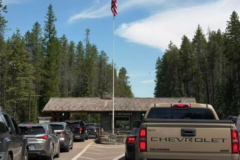 From Seattle: 3-Day Glacier National Park Tour with Guide