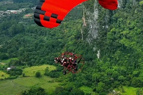 Vang Vieng: Paragliding and Go Karting Experience