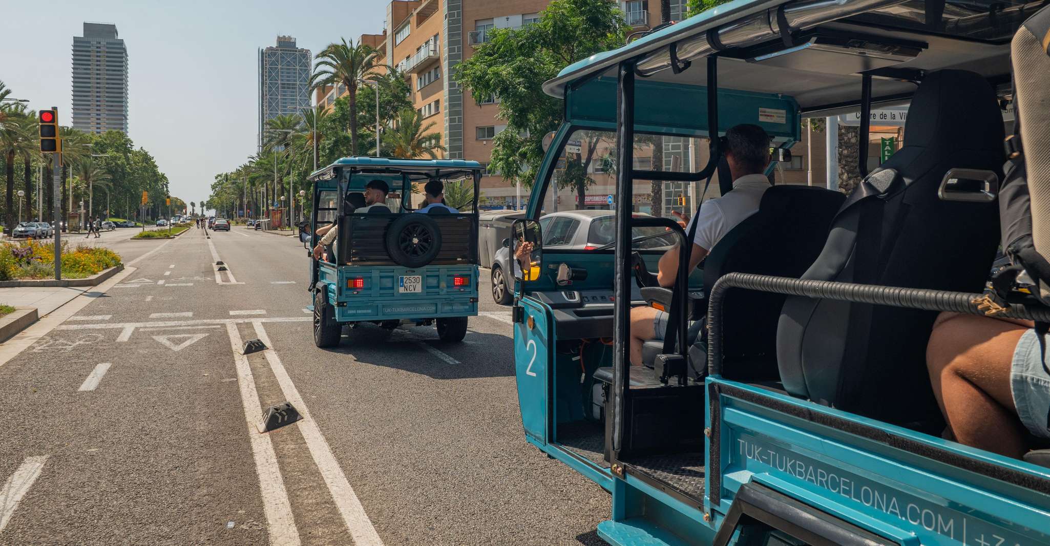 Barcelona: City Highlights Private Tuk-Tuk Tour