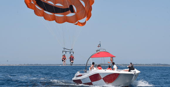 Djerba: Parasailing Experience and Boat tour