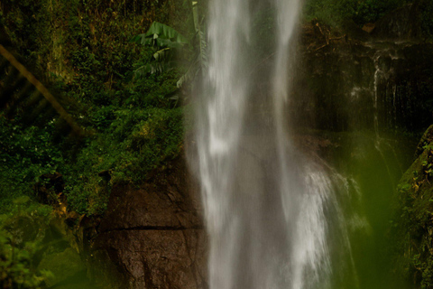 Escursione naturalistica ad Arusha alle cascate di Napuru.