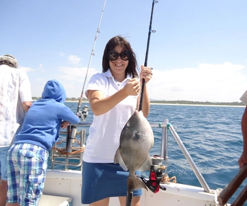 Quarteira: Algarve Riff-Fischerei Bootsfahrt mit Ausrüstung