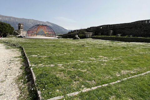 من تيرانا: بيرات، جيروكاستر، وكساميل، جولة لمدة يومين