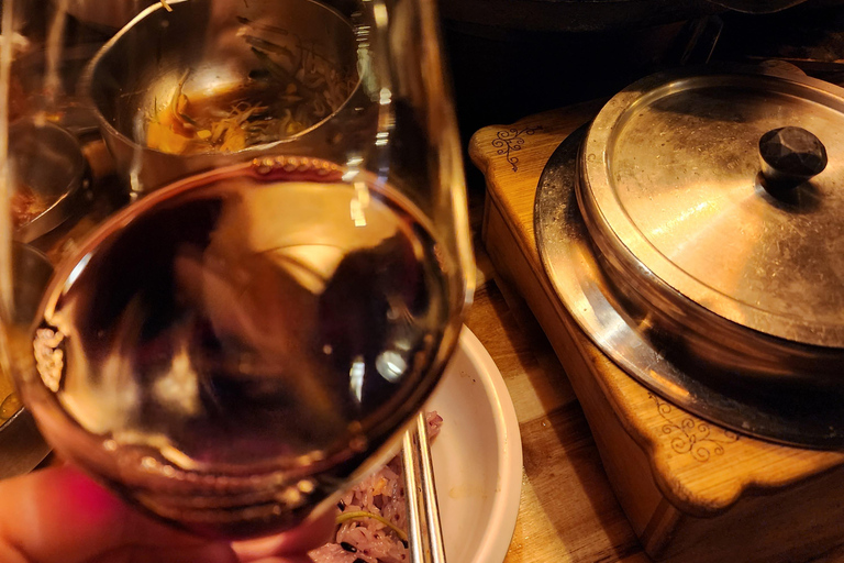 Seoul: Korean Food and Wine Pairing Experience in Sinchon