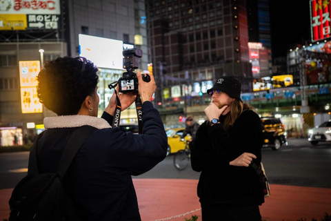 Tokyo: Shinjuku Neon Night Photo Tour