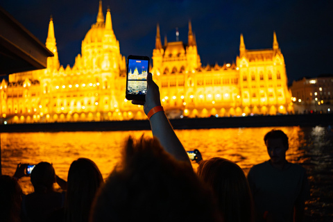 Budapest: Danube Cruise with panorama veview