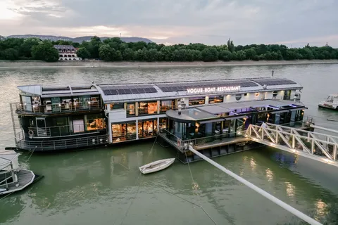 Dîner romantique sur un bateau debout Restaurant pour 2 personnes