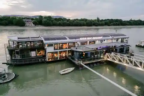 Boedapest: 3-gangen diner voor 2 op een restaurantboot