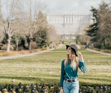Madrid: Professional photoshoot at the Royal Palace Gardens
