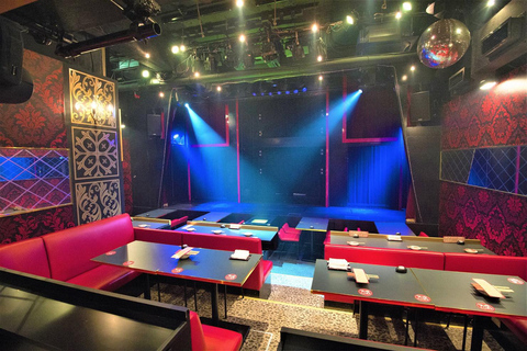 Tokio: Ginza Cabaret Show KONPARU mit Drink