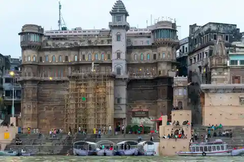 Varanasi: Sunrise Boat Trip with Chai & Arti Ceremony