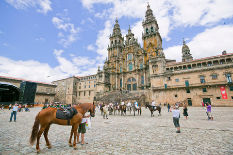 Porto: Santiago de Compostela and Valença do Minho Day Tour Tour in Spanish