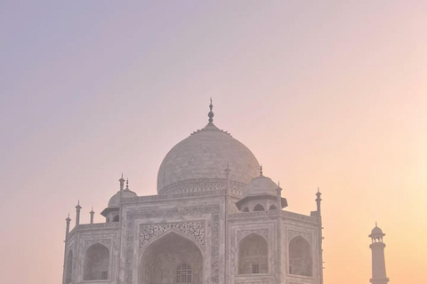 From Kolkata: Taj Mahal, Agra Day-Trip with 5* Hotel Stay