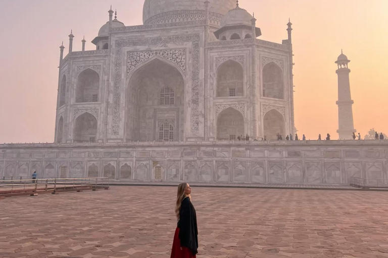 From Kolkata: Taj Mahal, Agra Day-Trip with 5* Hotel Stay