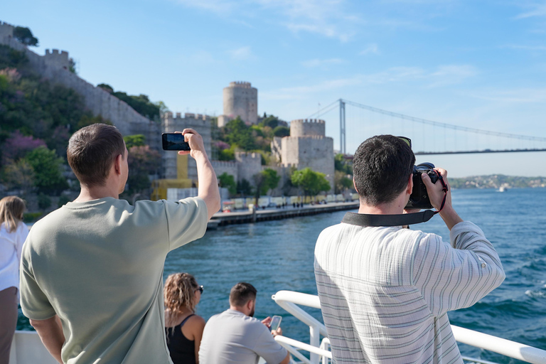 Istanbul: Bosphorus Cruise with Late Lunch and Scenic Views