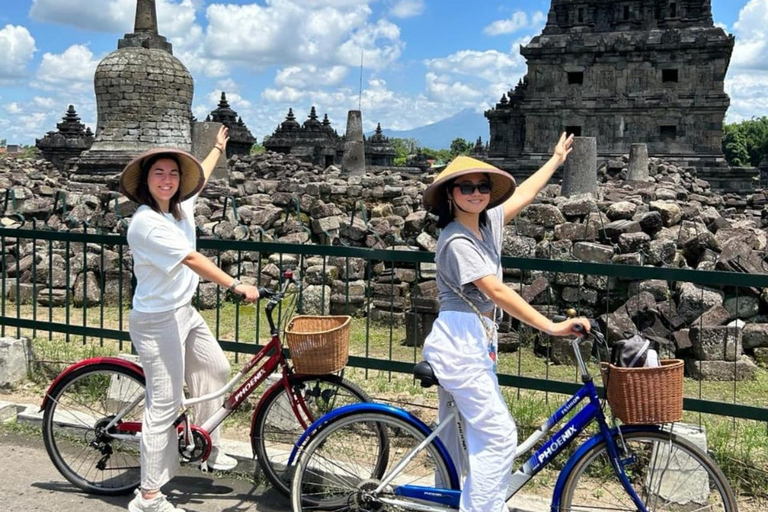 Pedala al tramonto al tempio di Plaosan e a quello di PrambananPedala al tempio di Plaosan e a Prambanan al tramonto