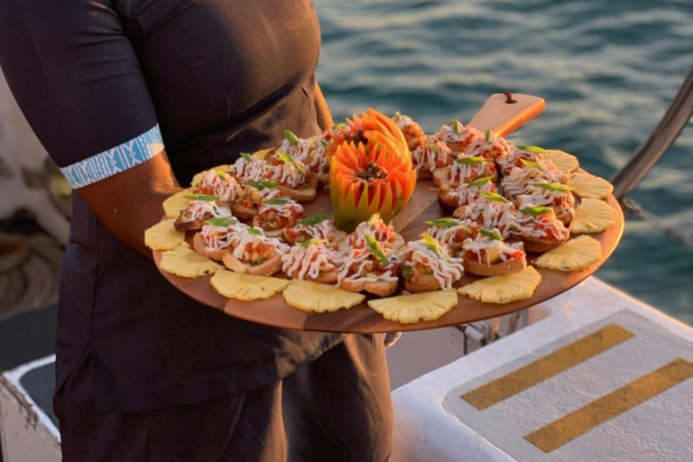Fiji: Captain Cook Cruises - Day and Dinner Combo
