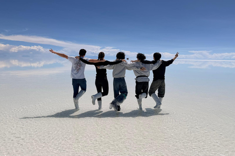 Uyuni: 3-Day Salt Flats Tour with Red Lagoon & Geysers
