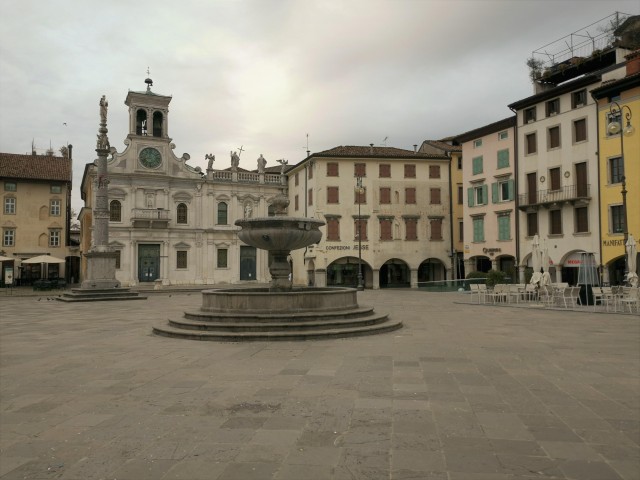 Visit Udine walking tour with private guide in yethina buja