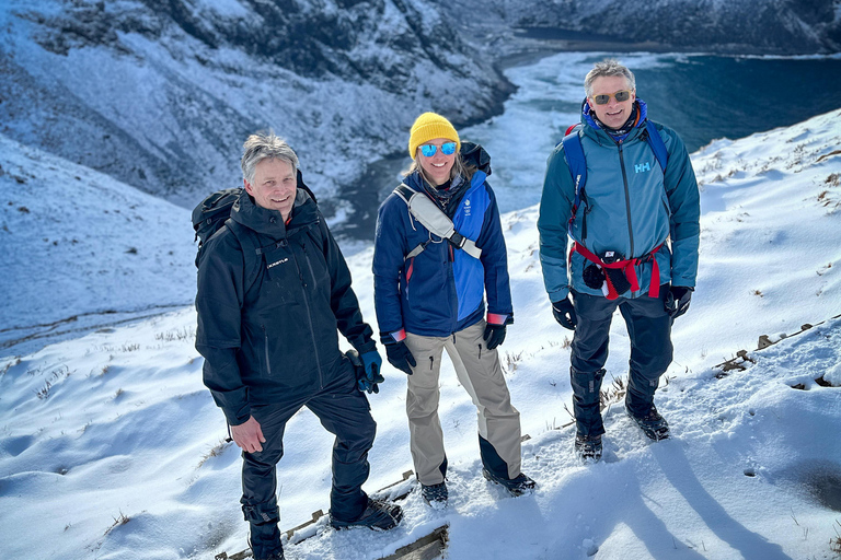 Reine: Winter Snowshoe Hike to Ryten – With Local Guide