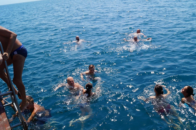 Alanya: Relaxing Boat Tour with Lunch and Soft Drinks