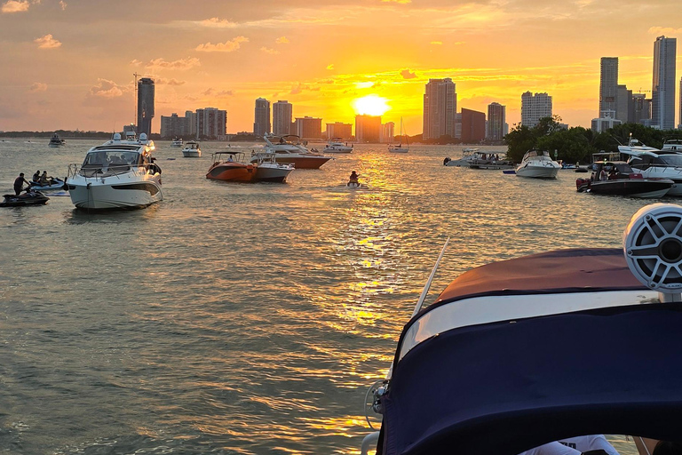 Yacht cruise Biscayne Bay, Miami Beach and Sand bar. 42Ft Yacht cruice Biscayne Bay, Miami Beach and Sand bar