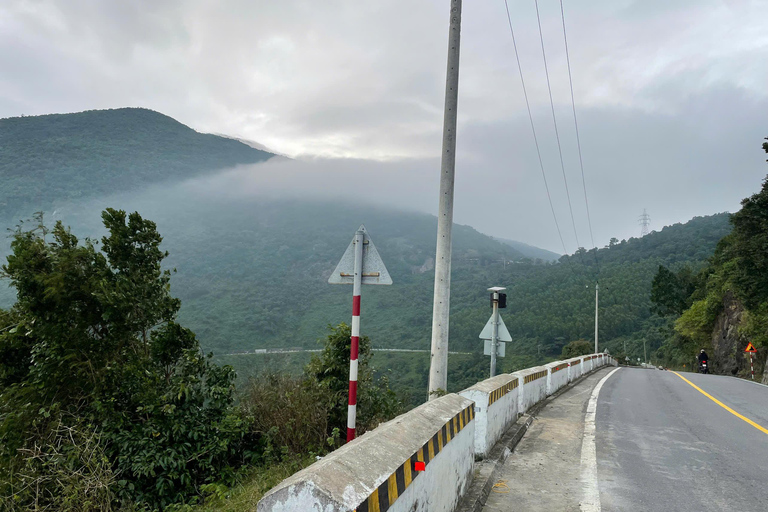 Da Nang: Hue Imperial Citadel and Khai Dinh Tomb Tour Join with Group Tour by Bus through Hai Van Tunnels