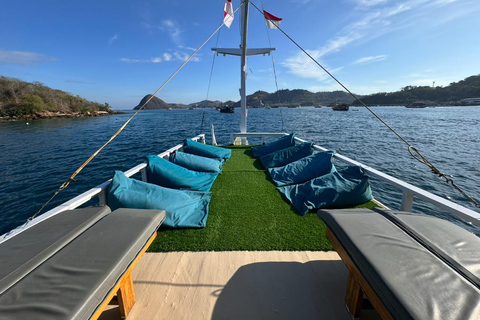 From Labuan Bajo: 3-Day Komodo Islands Liveaboard Tour Steel Liveaboard- Standard Boat- 3D2N Komodo Tour