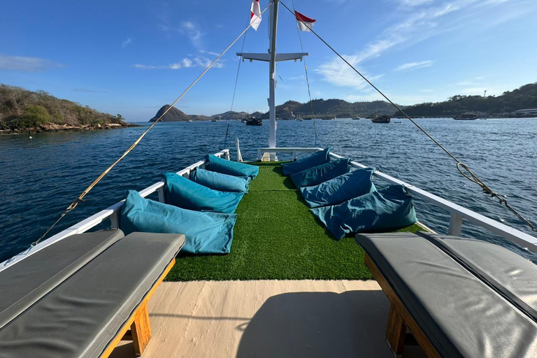 From Labuan Bajo: 3-Day Komodo Islands Liveaboard Tour Steel Liveaboard- Standard Boat- 3D2N Komodo Tour