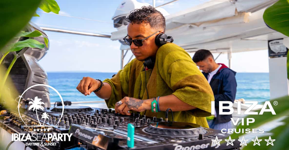 Afbeelding 29 van Ibiza: VIP-feest op een catamaran met DJ, open bar, paella en discotheken
