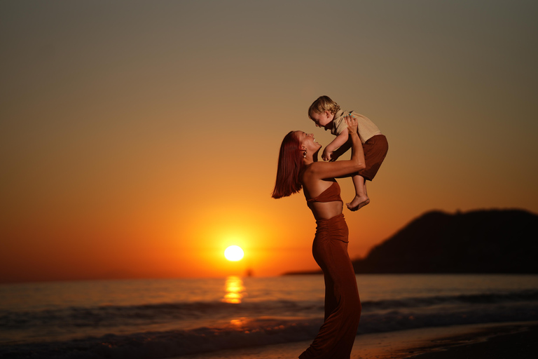 Alanya: Holiday Photo Shoot Families Couples Solo Travelers Meeting Point