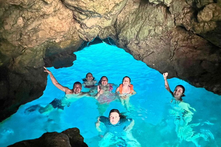 Kayak Granadella Excursión Guiada en Cuevas y Cala en Caló