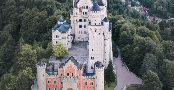 From Munich: Neuschwanstein, Linderhof & Eibsee - Zugspitze