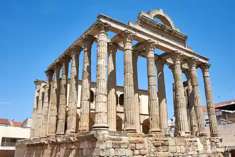 Tempio romano di Evora, Cappella delle Ossa e Cattedrale di Evora