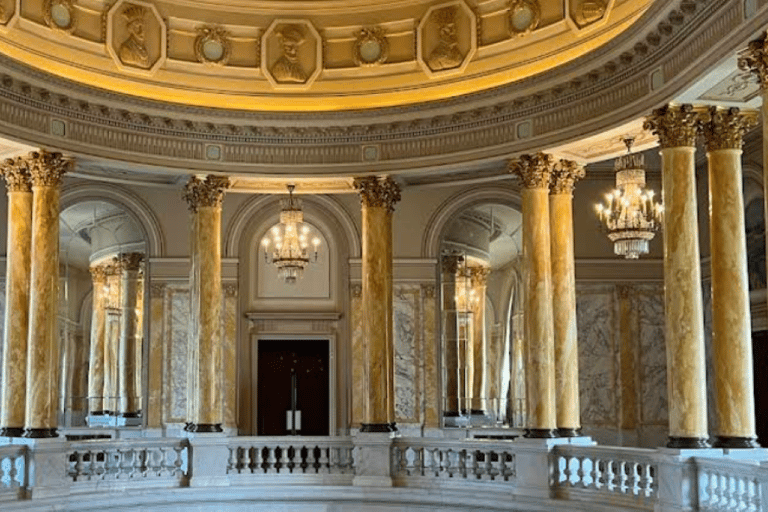 Bucharest: Royal Buildings Tour with Lunch