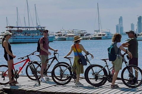 Passeio de bicicleta ao pôr do sol com visita à baía de Cartagena e GetsemaníPasseio de bicicleta ao pôr do sol com visita à Baía de Cartagena e Getsemaní