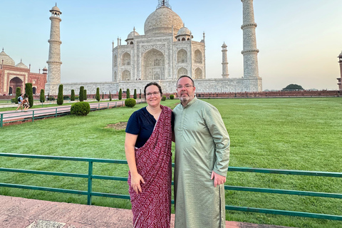 Delhi : excursion de 5 jours dans le Triangle d&#039;Or avec un guide germanophoneExcursion de 5 jours avec hébergement dans des hôtels 4 étoiles