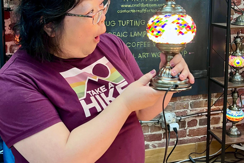 San Jose: laboratorio di lampade a mosaico turcheSan Jose: Laboratorio di lampade a mosaico turche