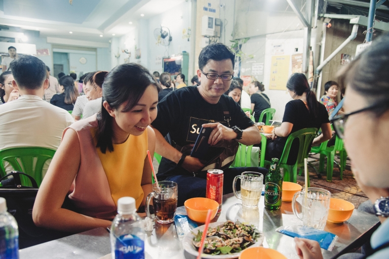 Saigon : Visite privée des ruelles à pied avec plus de 10 dégustationsSaigon : Visite à pied de la cuisine de rue avec un étudiant local