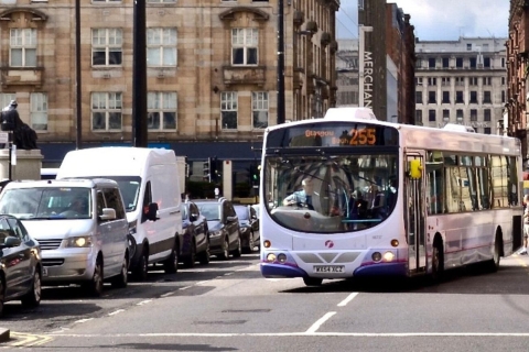 Glasgow: Einfacher Busverkehr zwischen Flughafen und StadtzentrumEinzelfahrt von Glasgow Flughafen nach Glasgow Stadtzentrum