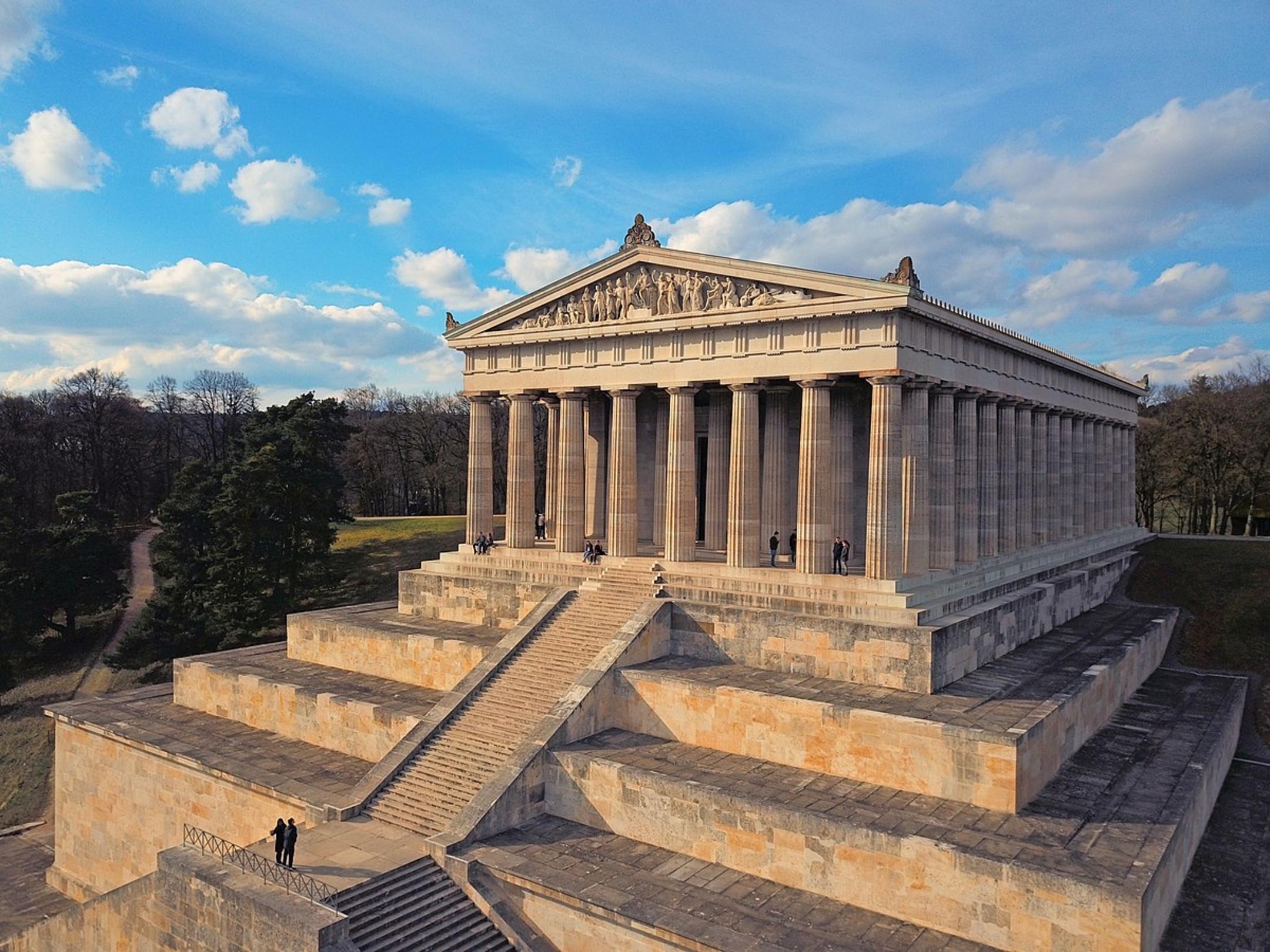 München: Walhalla – Odins Halle der Unsterblichen + Tagestour nach Regensburg