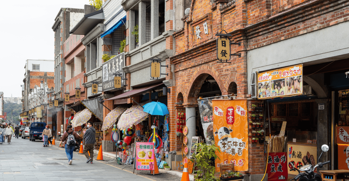 Taipei: Daxi Old Street and Tea Factory, Xiaowulai Day Tour | GetYourGuide