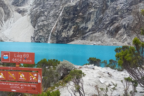 Huaraz: Laguna 69 Guided Hike in Huascarán National Park