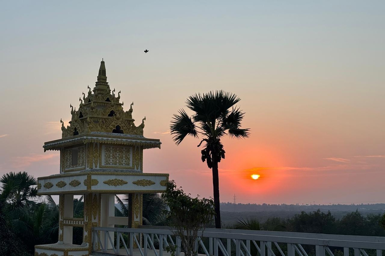 Mumbai: tour globale della Pagoda Vipassana con trasportoTour mondiale delle pagode Vipassana con trasporto incluso