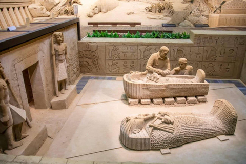 Tottori: Private Tour to Sand Dunes, Museum & Hakuto Coast