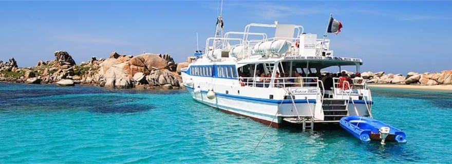 Croisière d'une journée vers les îles Cerbicales et Lavezzi avec déjeuner
