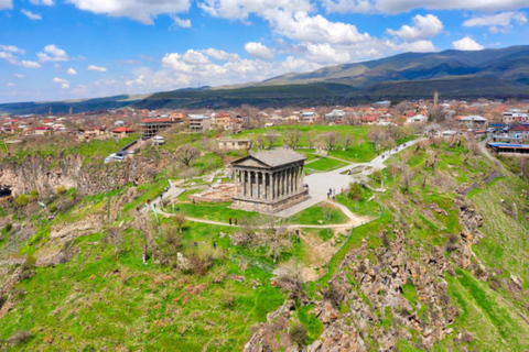 Visite privée du temple de Garni, du monastère de Geghard, du lac Sevan